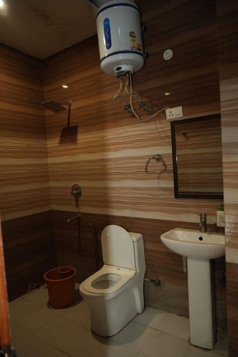 Deluxe Room image 3