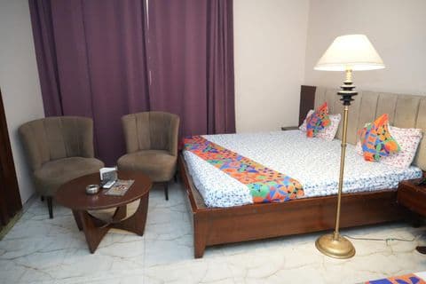 1 Family Room image 3