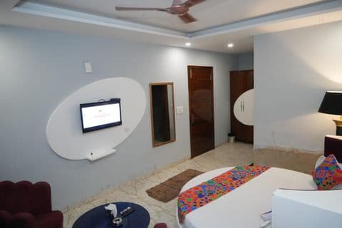 Gold Room image 1